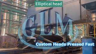 Elliptische Köpfe werden mit einer Trommelpresse gepresst.